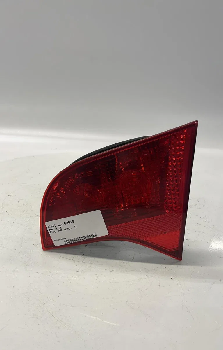 Feu arrière intérieur droit AUDI A4 2 AVANT PHASE 2 BREAK occasion