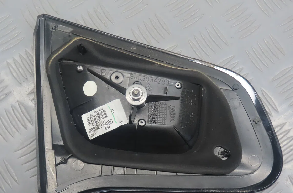 Feu arrière intérieur droit Citroen C3 II (SC_) 1.4 vti 95 (2009) occasion