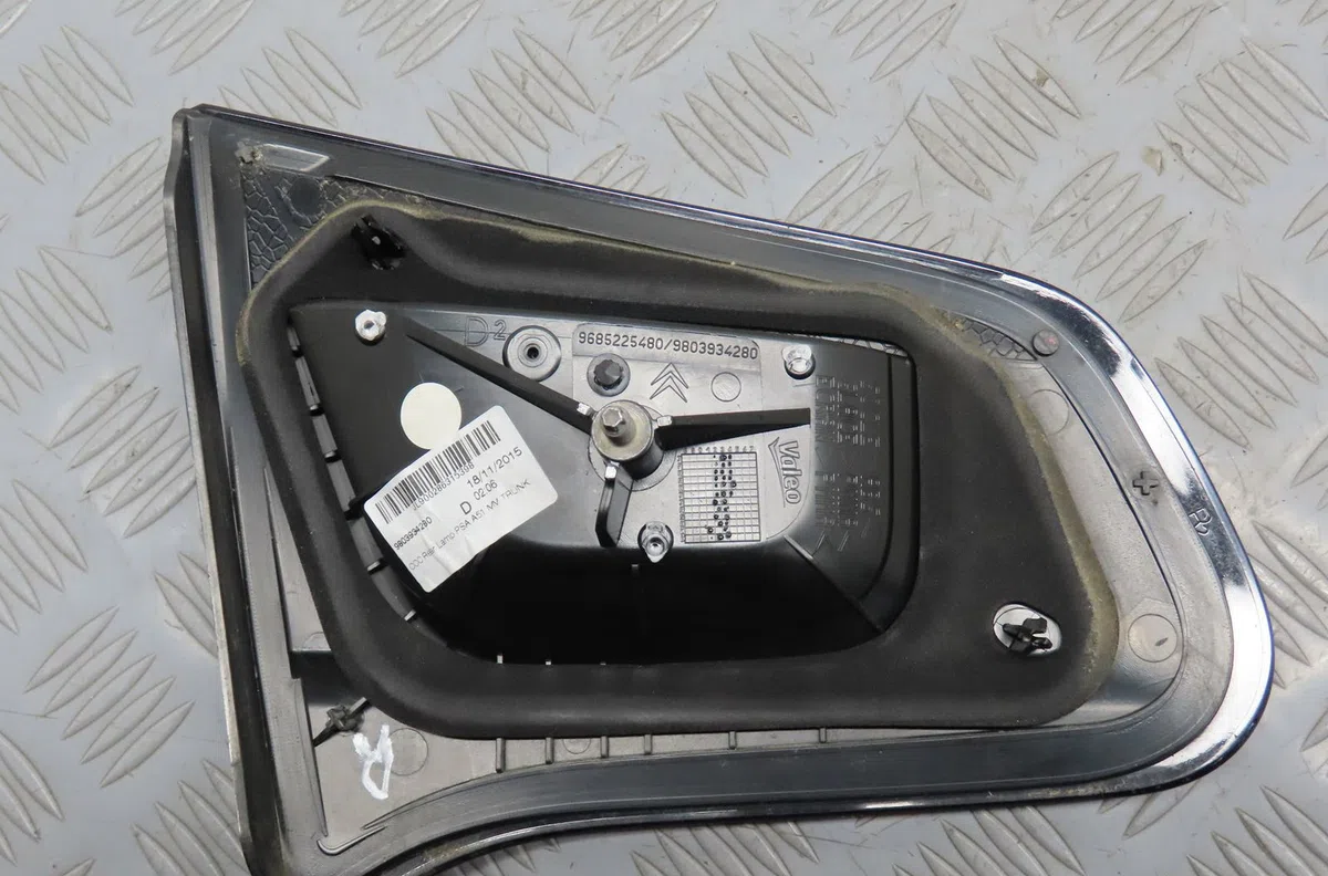 Feu arrière intérieur droit Citroen C3 II (SC_) 1.6 bluehdi 75 (2015) occasion