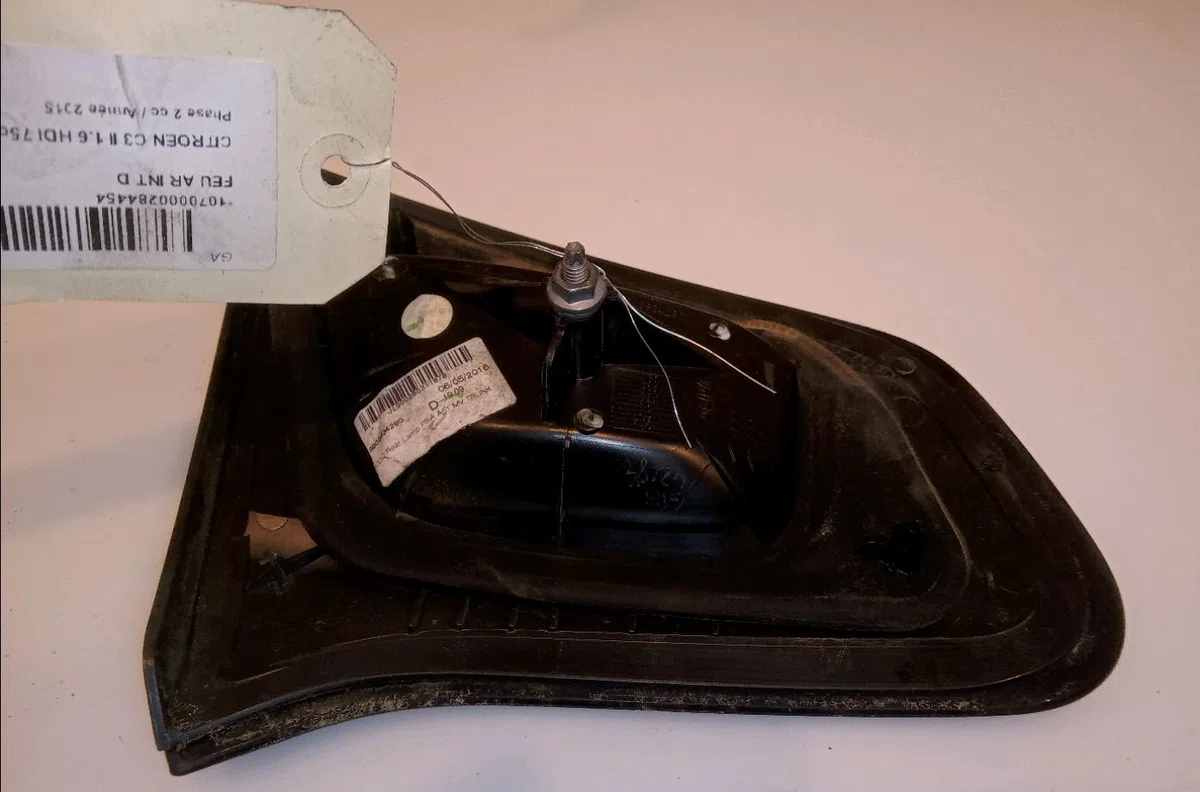 Feu arrière intérieur droit Citroen C3 II (SC_) 1.6 bluehdi 75 (2015) occasion