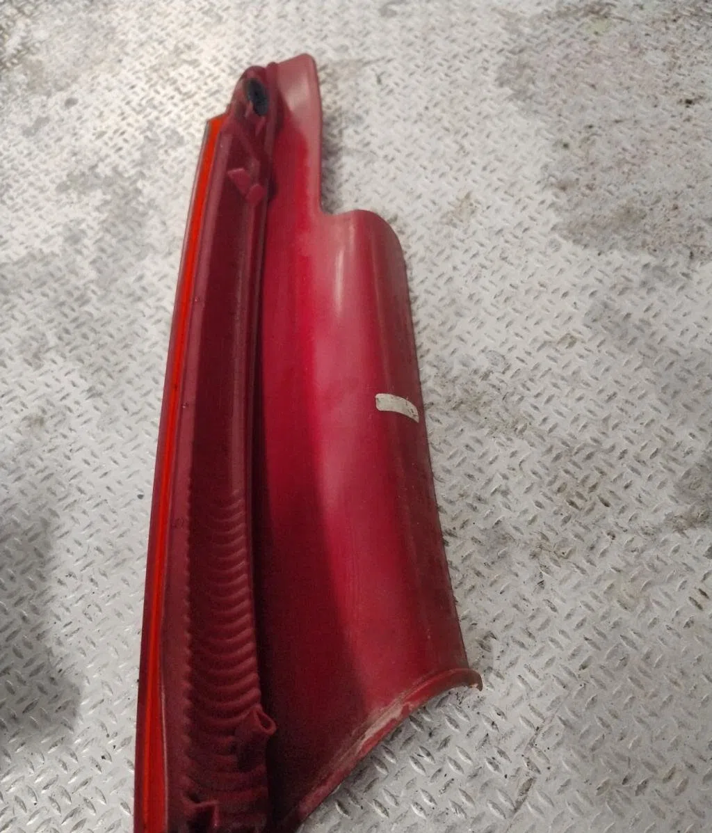 Feu arrière intérieur droit CITROEN C4 1 PHASE 1 occasion