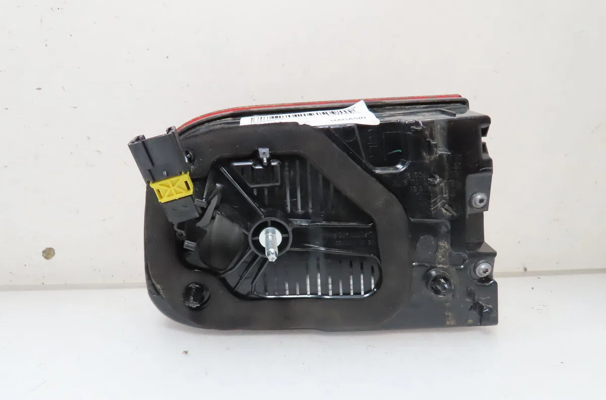 Feu arrière intérieur droit Citroen C4 CACTUS 1.2 thp 110 (2014) occasion
