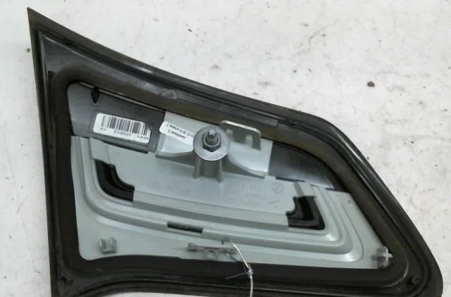Feu arrière intérieur droit Citroen C4 II (NC_) 1.6 bluehdi 100 (2014) occasion