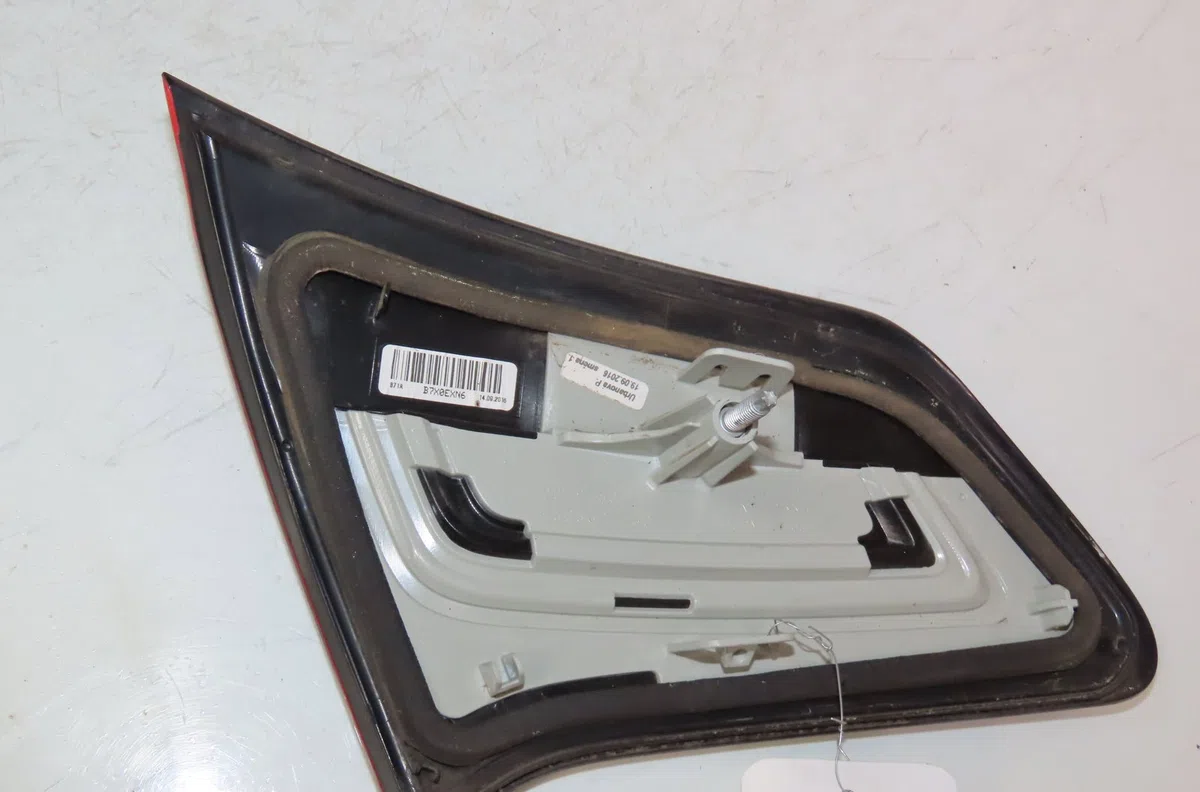 Feu arrière intérieur droit Citroen C4 II (NC_) 1.6 bluehdi 120 (2015) occasion