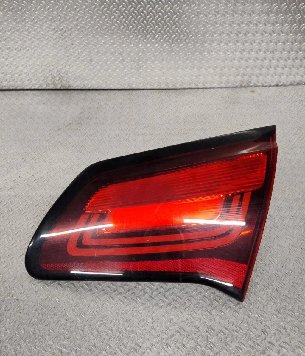 Feu arrière intérieur droit Citroen C4 II (NC_) 1.6 hdi 90 (2009) 5 portes occasion