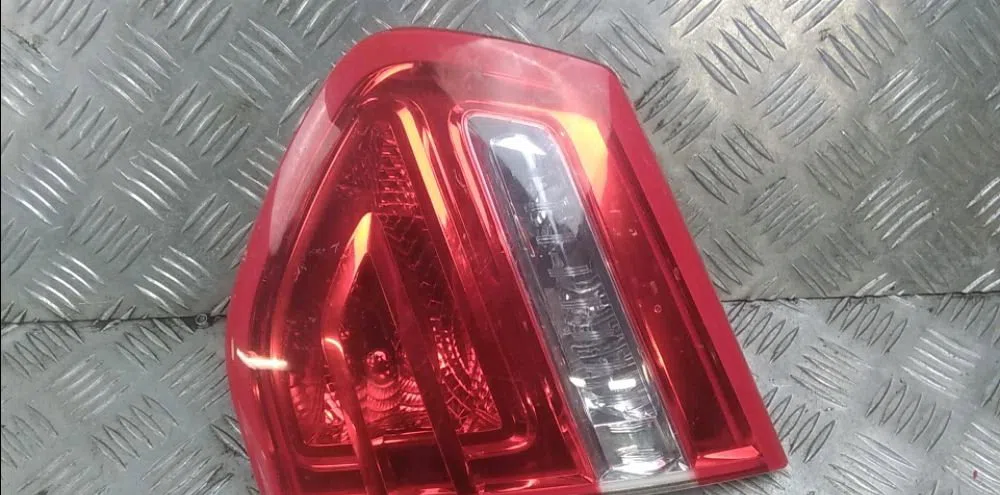 Feu arrière intérieur droit Citroën C4 PICASSO I Monospace (UD_) 1.6 hdi (2007-2013) 5 portes occasion