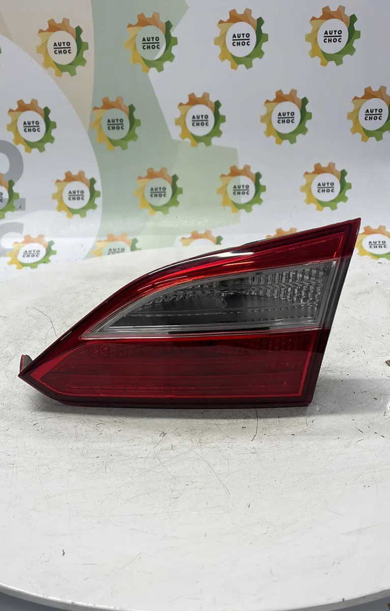 Feu arrière intérieur droit FORD FIESTA 5 PHASE 1 occasion