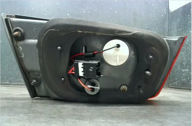 Feu arrière intérieur droit Hyundai SONATA V (NF) 2.0 crdi (2006-2010) occasion