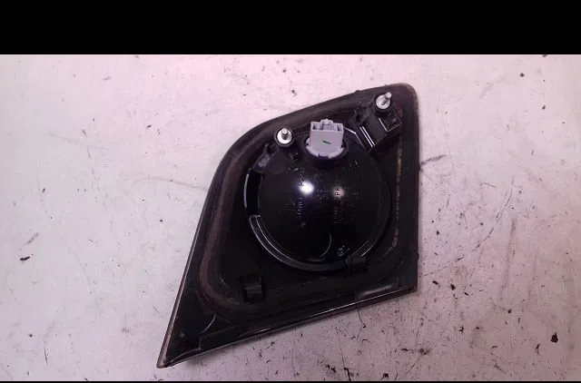 Feu arrière intérieur droit Mazda 3 (BK) 1.6 (bk14) (2003-2009) occasion