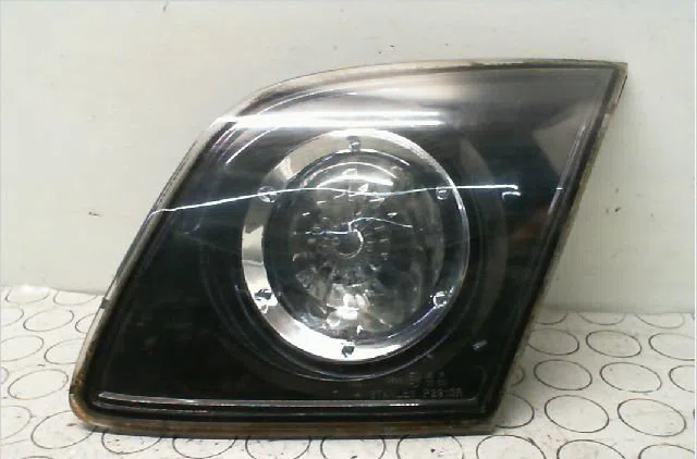 Feu arrière intérieur droit Mazda 3 (BK) 1.6 di turbo (2004-2009) occasion