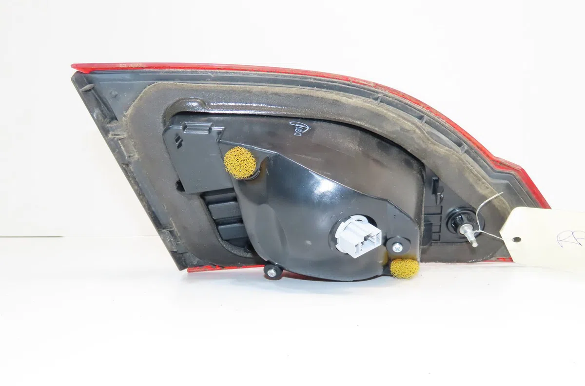 Feu arrière intérieur droit Mazda 5 (CW) 1.6 cd (2010) 5 portes occasion