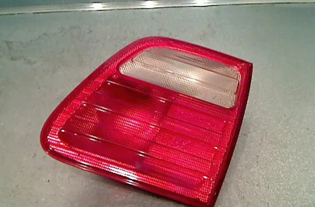 Feu arrière intérieur droit MERCEDES E290 1998 occasion