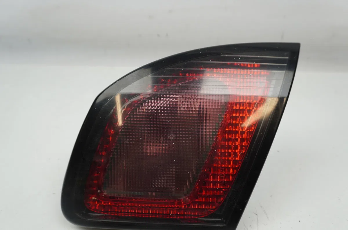 Feu arrière intérieur droit Nissan PRIMERA Hatchback (P11) 2.0 td (1996-2002) occasion