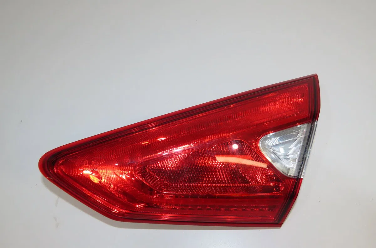 Feu arrière intérieur droit Nissan PULSAR 3-5 portes (C13) 1.2 dig-t (2014) occasion