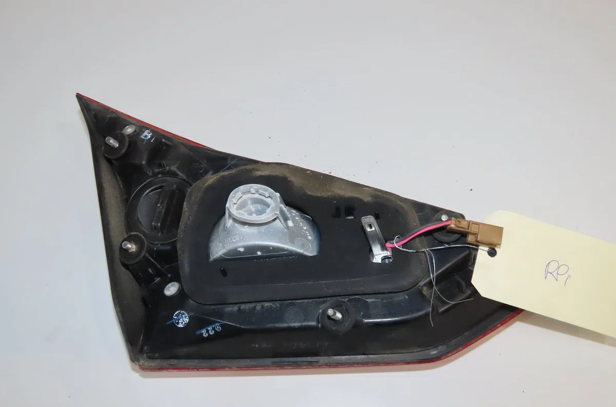 Feu arrière intérieur droit Nissan PULSAR 3-5 portes (C13) 1.2 dig-t (2014) occasion