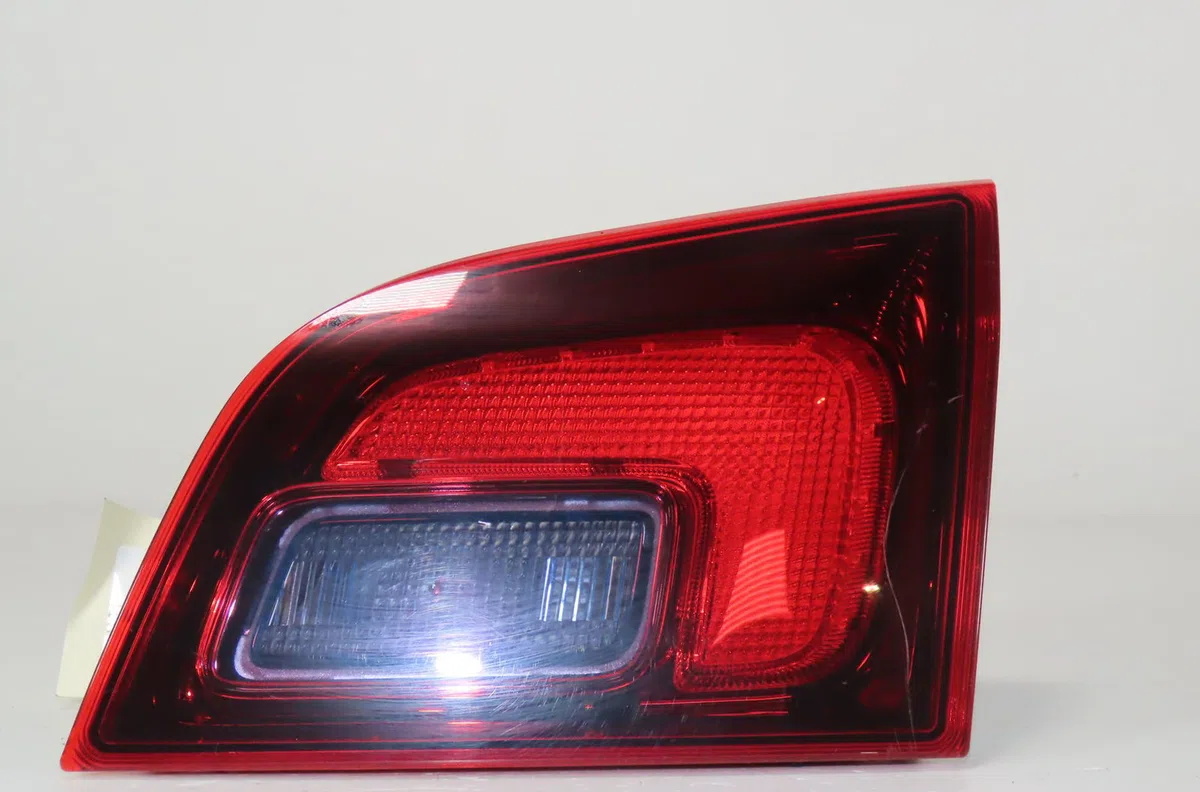 Feu arrière intérieur droit Opel ASTRA J Sports Tourer (P10) 1.7 cdti (35) (2010-2015) occasion