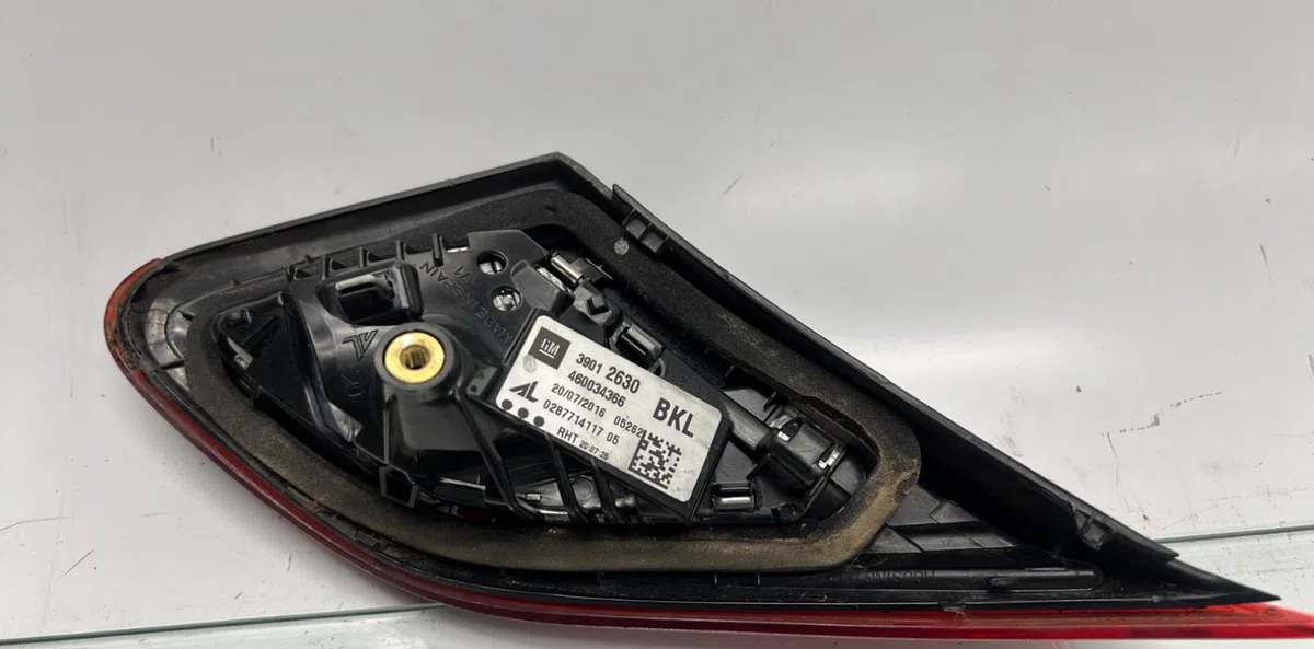 Feu arrière intérieur droit OPEL CORSA E occasion