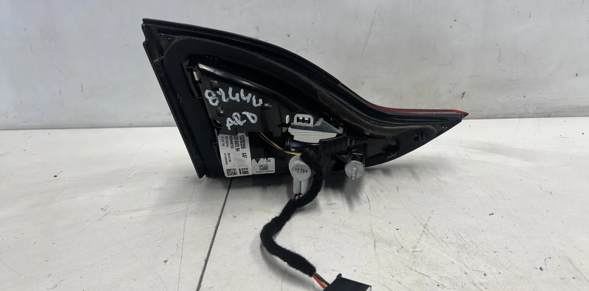 Feu arrière intérieur droit OPEL ZAFIRA TOURER C PHASE 1 occasion