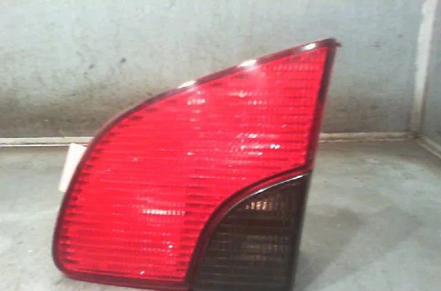 Feu arrière intérieur droit PEUGEOT 406 Phase 1 10-1995--04-1999 occasion
