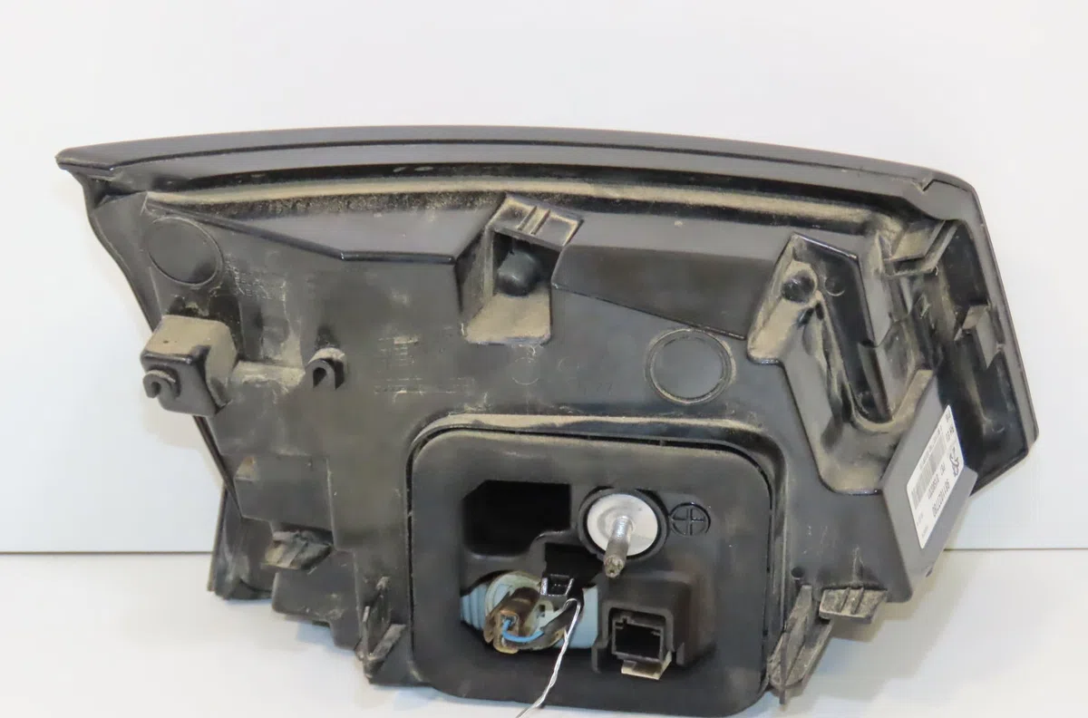 Feu arrière intérieur droit Peugeot 5008 II (MC_, MJ_, MR_, M4_) 1.2 (mrhnyh, mrhnyw, mrhnsj, mrhnsu, mrhnsm) (2016) occ