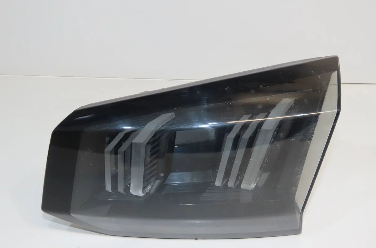 Feu arrière intérieur droit Peugeot 5008 II (MC_, MJ_, MR_, M4_) 1.5 bluehdi 130 (mcyhzj, mcyhzr, mcyhzx) (2018) occasio