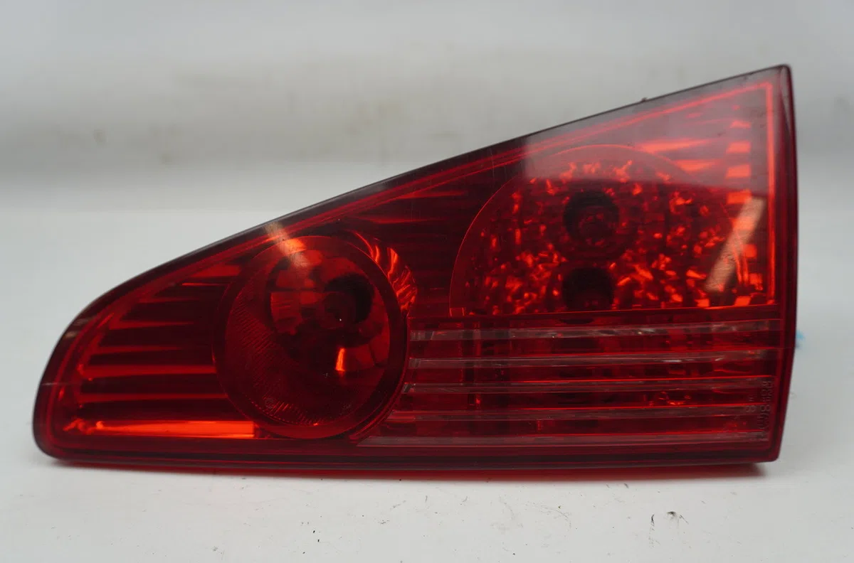 Feu arrière intérieur droit Peugeot 607 (9D, 9U) 2.0 hdi (2005-2011) occasion