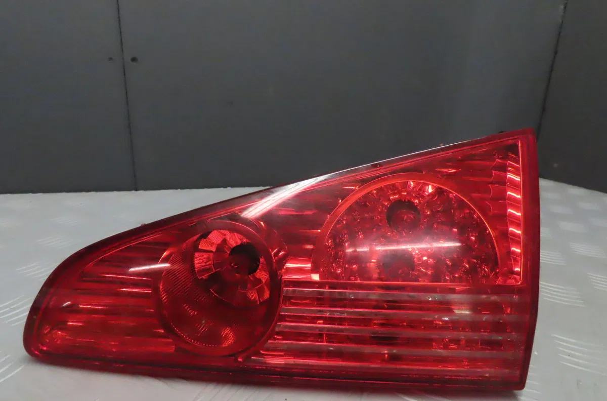 Feu arrière intérieur droit Peugeot 607 (9D, 9U) 3.0 v6 24v (2000-2004) occasion