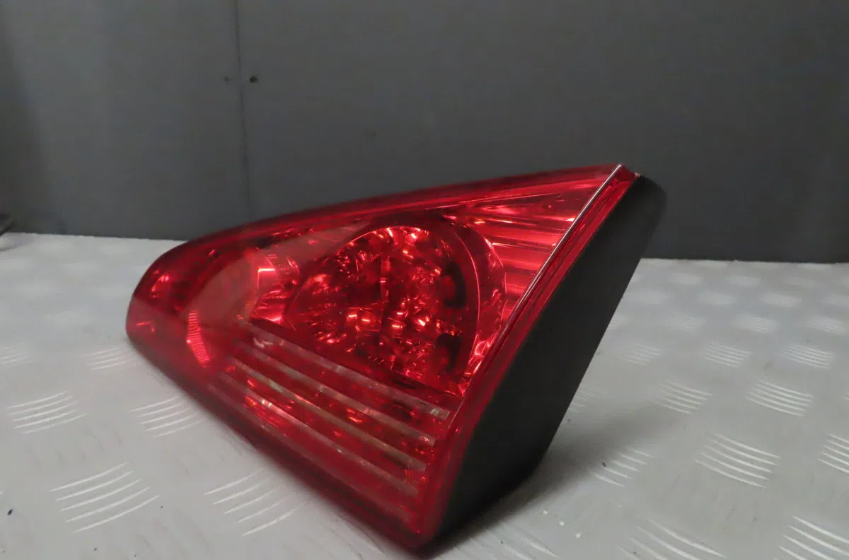 Feu arrière intérieur droit Peugeot 607 (9D, 9U) 3.0 v6 24v (2000-2004) occasion