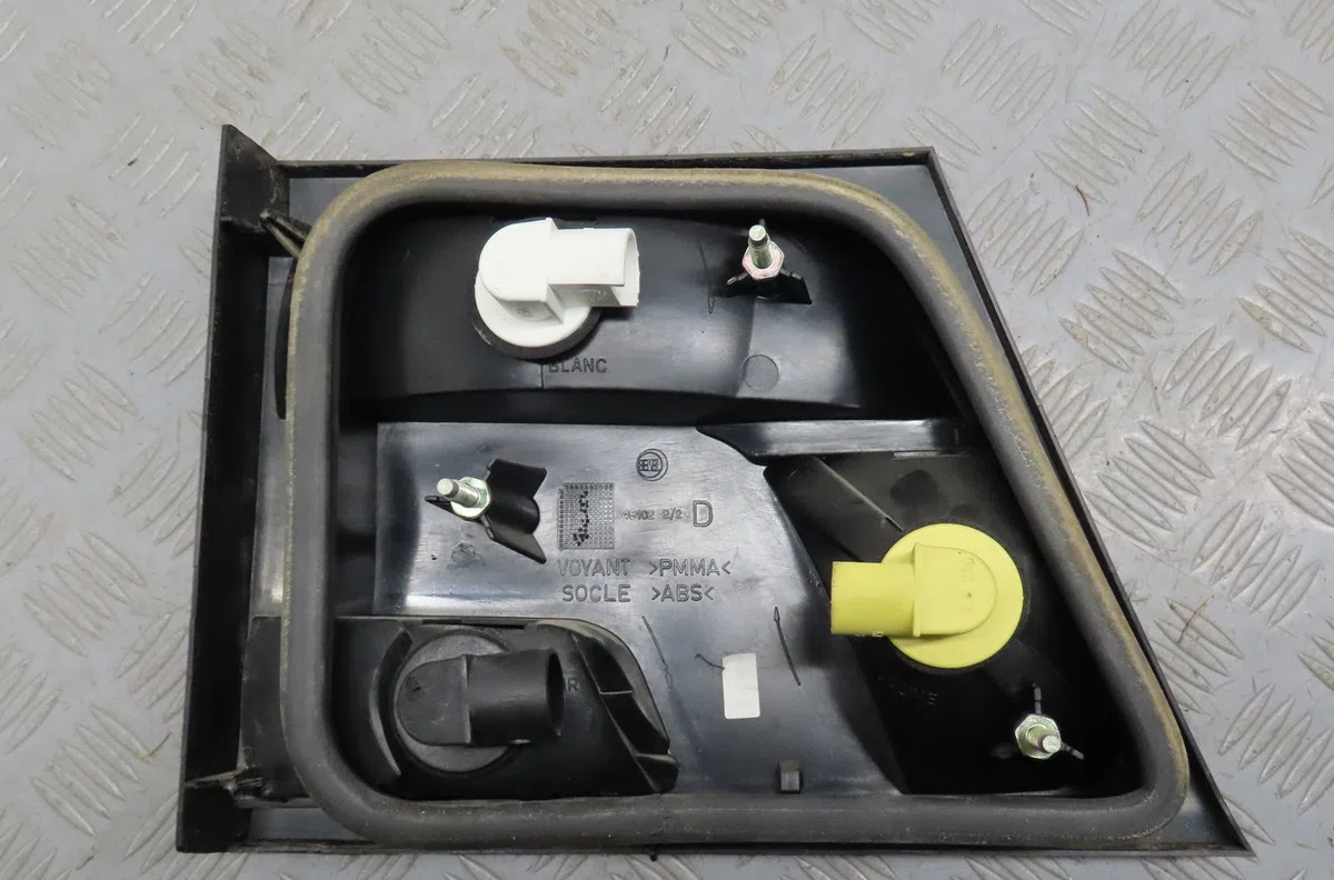Feu arrière intérieur droit Peugeot 806 (221) 2.0 (1994-2002) occasion