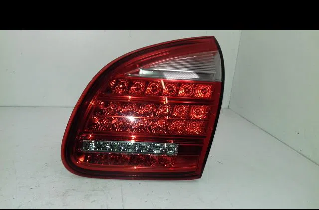 Feu arrière intérieur droit Porsche CAYENNE (92A) 3.0 diesel (2010) occasion