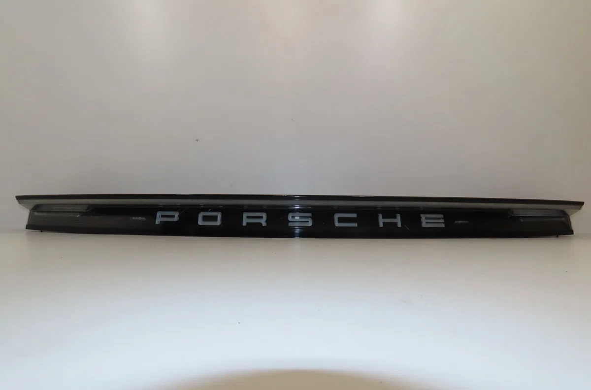 Feu arrière intérieur droit PORSCHE TAYCAN 2020 occasion