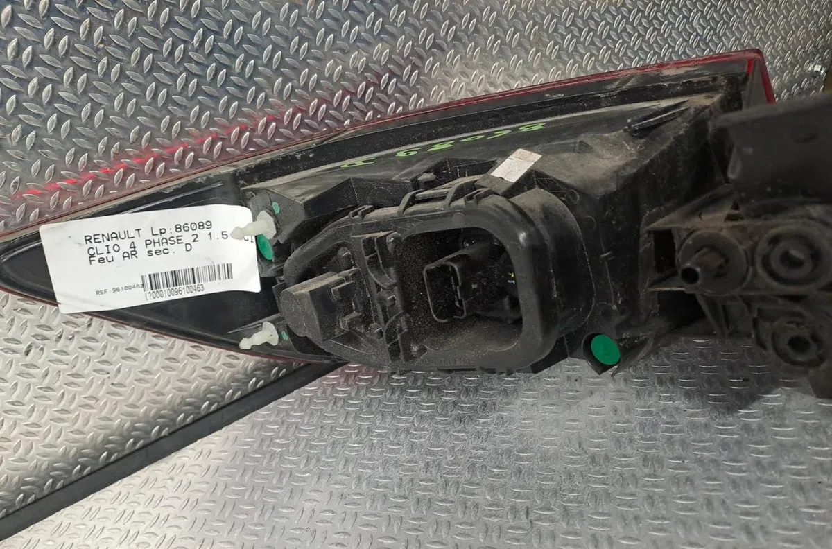 Feu arrière intérieur droit RENAULT CLIO 4  CLIO 4 PHASE 2 occasion