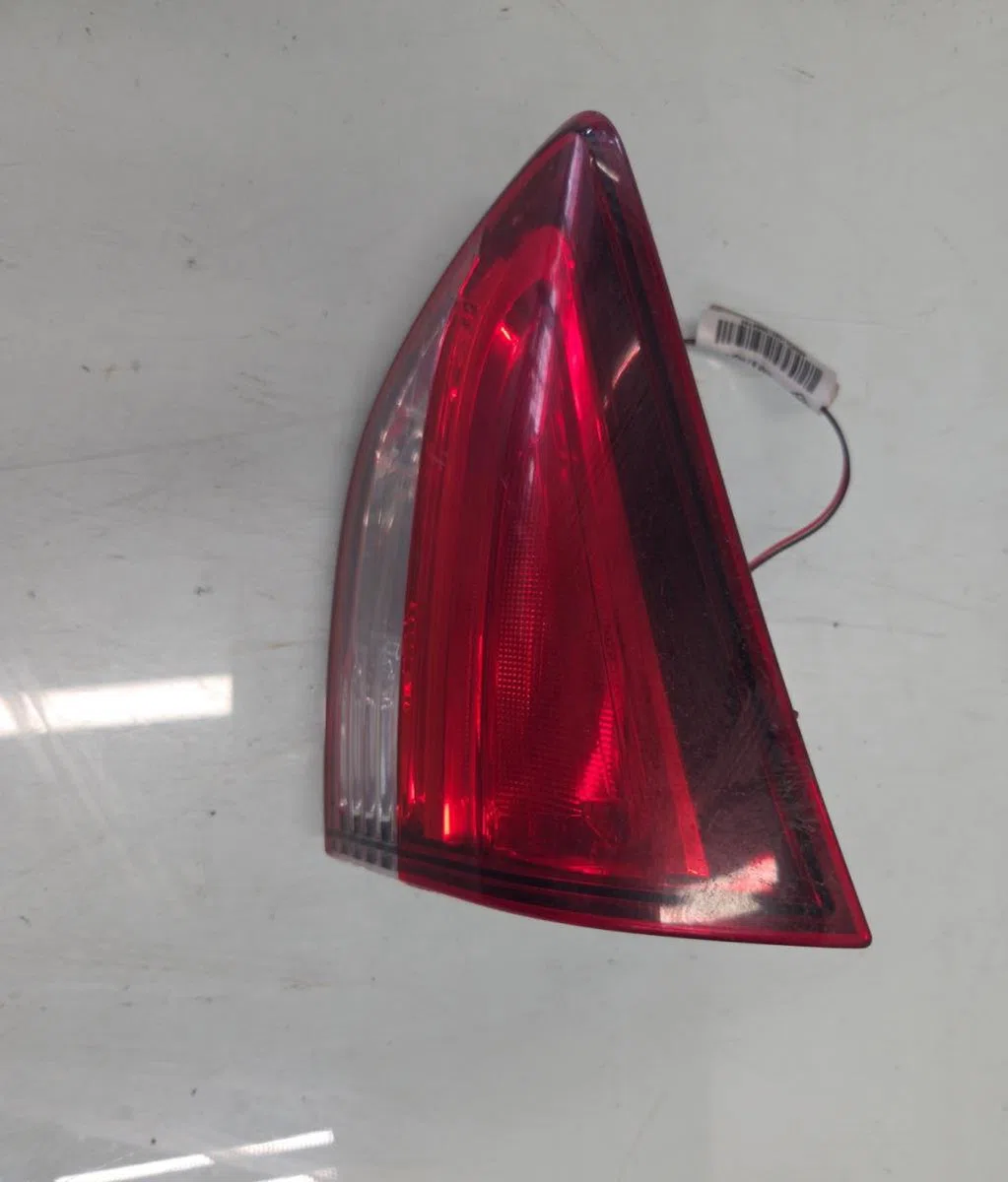 Feu arrière intérieur droit RENAULT CLIO 4 PHASE 1 BREAK occasion