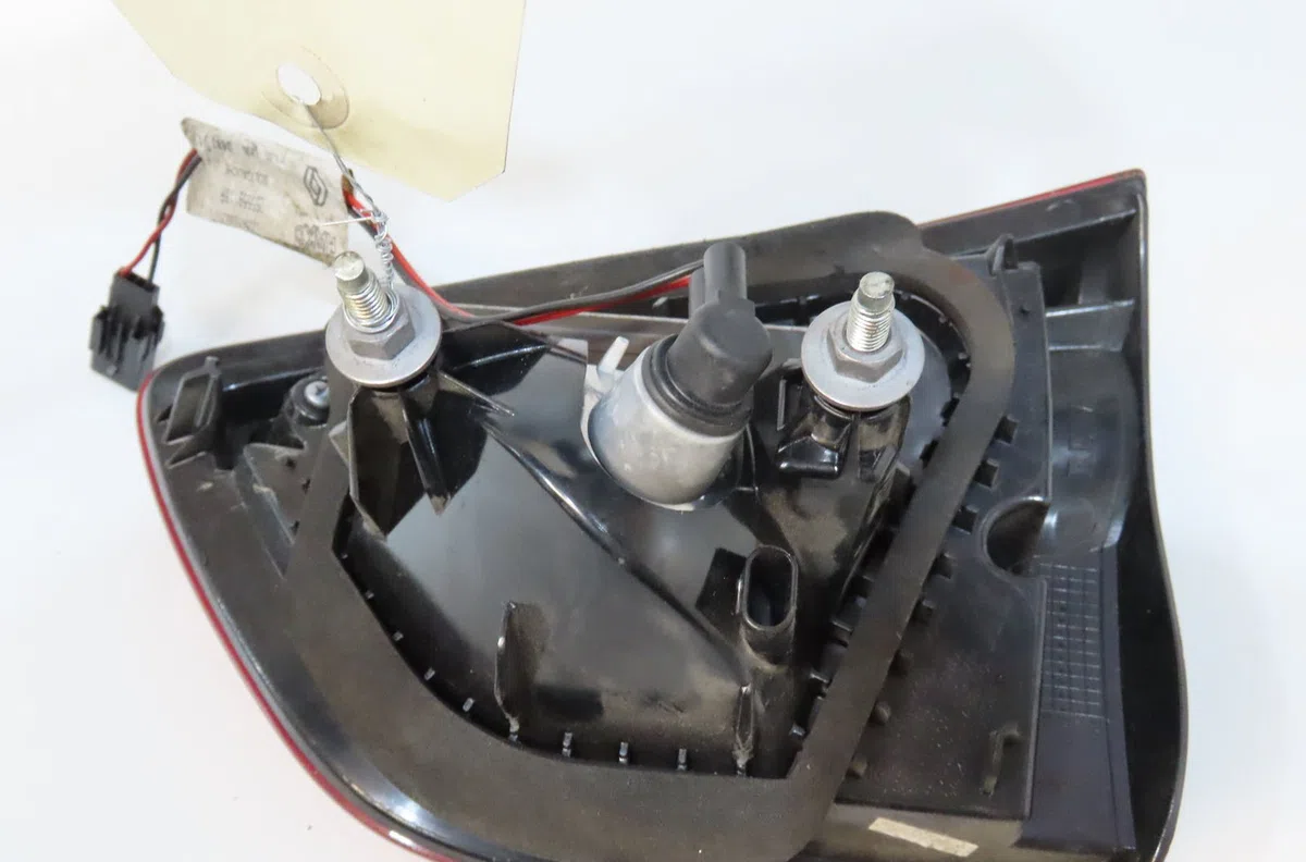 Feu arrière intérieur droit RENAULT CLIO IV 2013 occasion