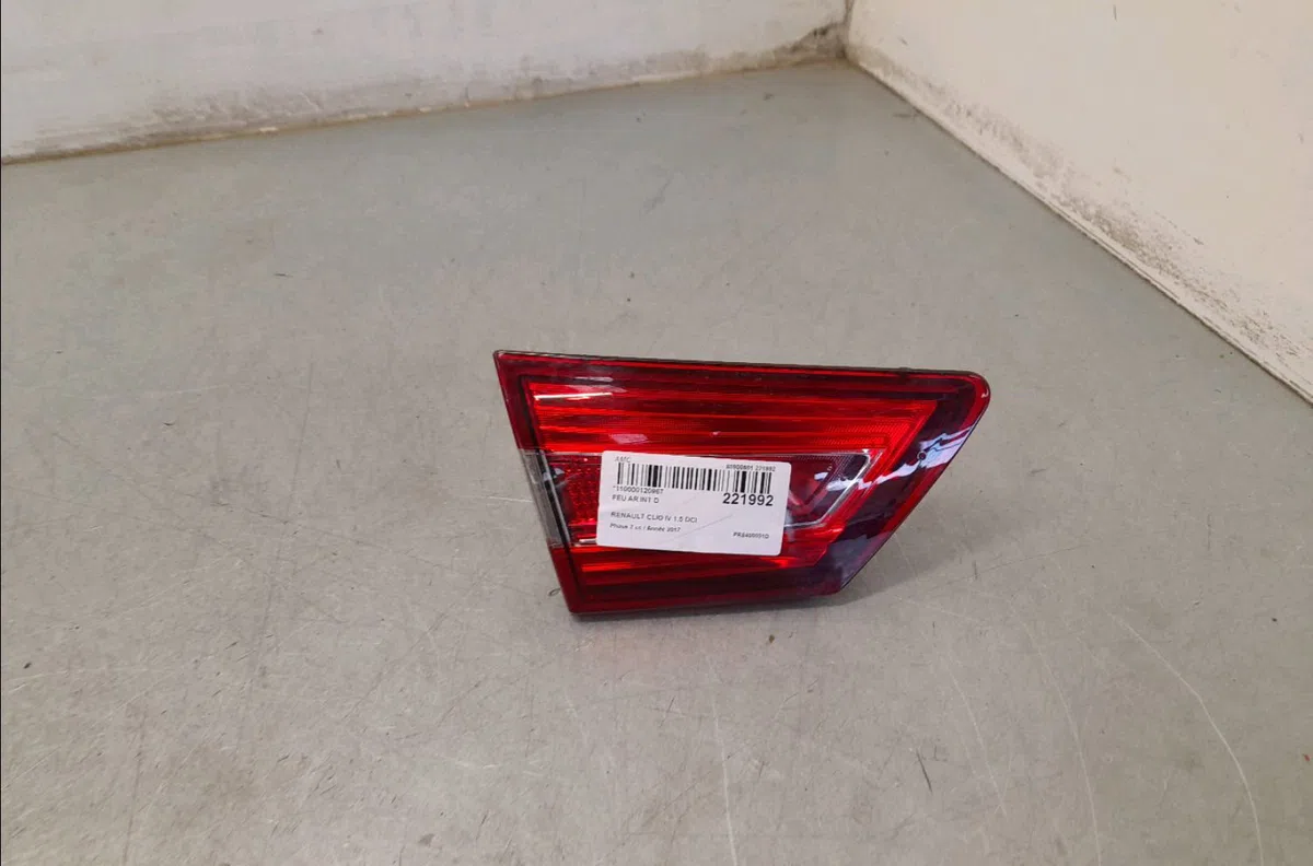 Feu arrière intérieur droit Renault CLIO IV (BH_) 1.5 dci 75 (2012) 5 portes occasion