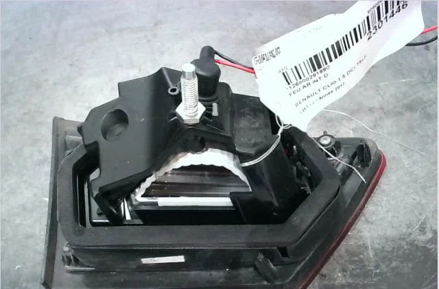 Feu arrière intérieur droit Renault CLIO IV (BH_) 1.5 dci 75 (2012) 5 portes occasion