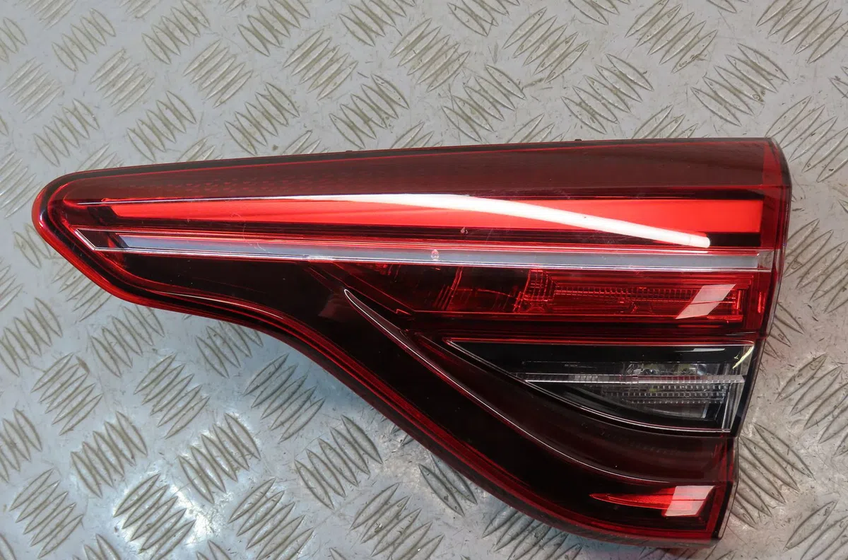 Feu arrière intérieur droit Renault CLIO V (B7_) 1.0 tce 100 (b7mt) (2019) occasion