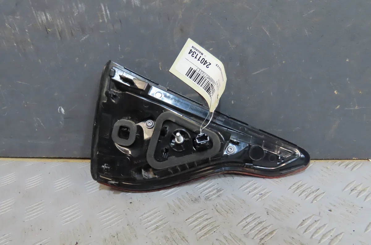 Feu arrière intérieur droit Renault CLIO V (B7_) Tce 90 (b7mt) (2020) occasion