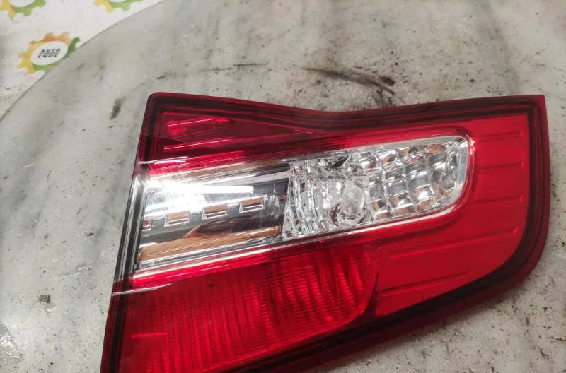 Feu arrière intérieur droit RENAULT KOLEOS 1 PHASE 1 occasion