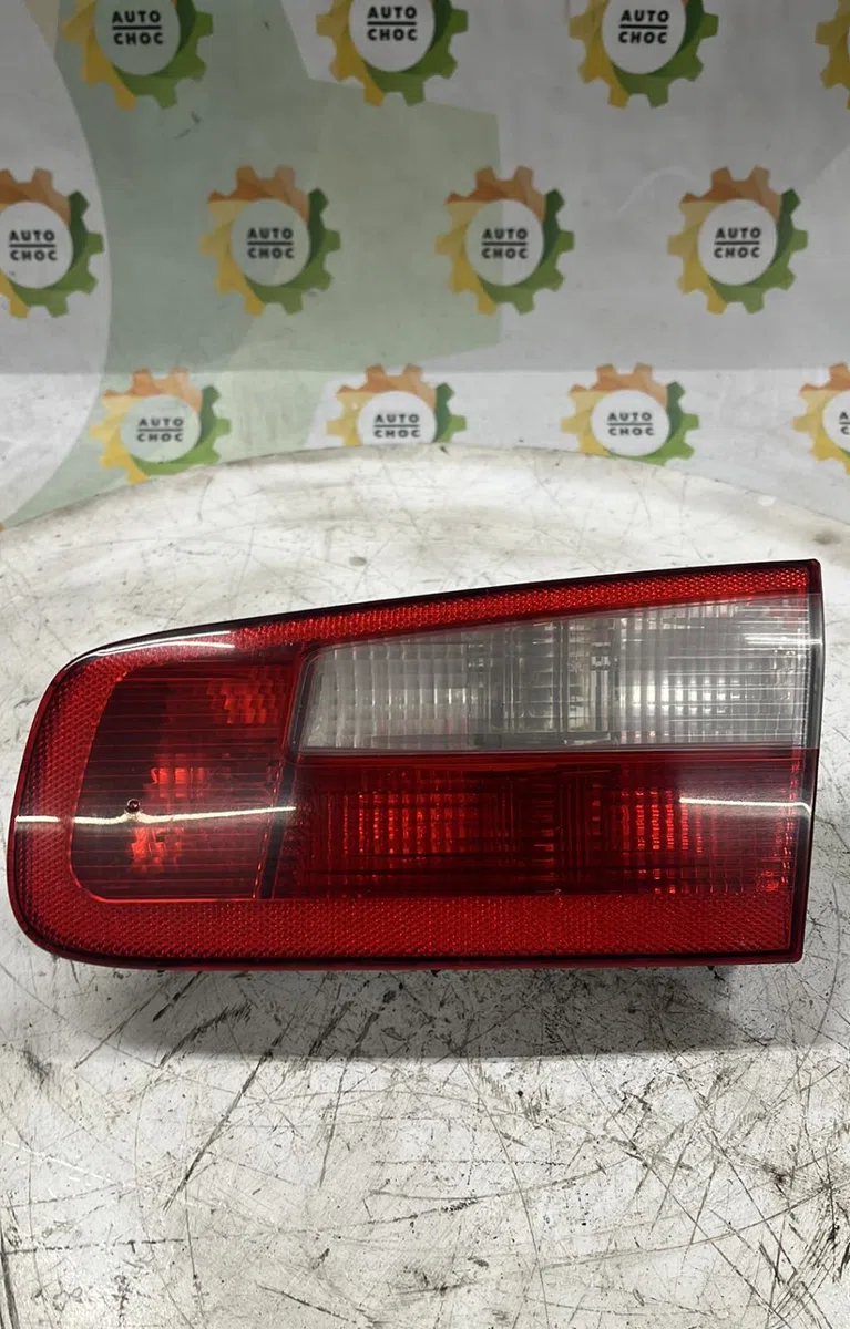 Feu arrière intérieur droit RENAULT LAGUNA 2 PHASE 1 occasion