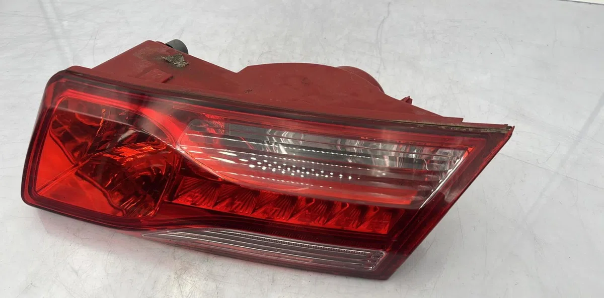 Feu arrière intérieur droit RENAULT LAGUNA 3 PHASE 1 COUPE occasion