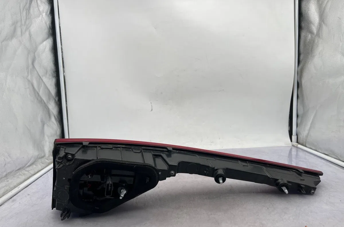 Feu arrière intérieur droit RENAULT MEGANE 4 PHASE 1 BREAK occasion