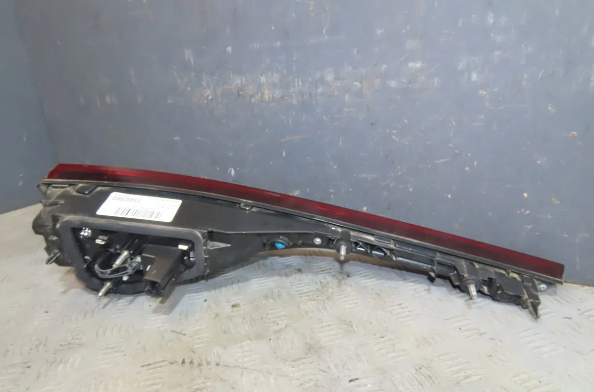 Feu arrière intérieur droit Renault MEGANE IV 3-5 portes (B9A-M-N_) 1.2 tce 100 (b9ms) (2015) occasion