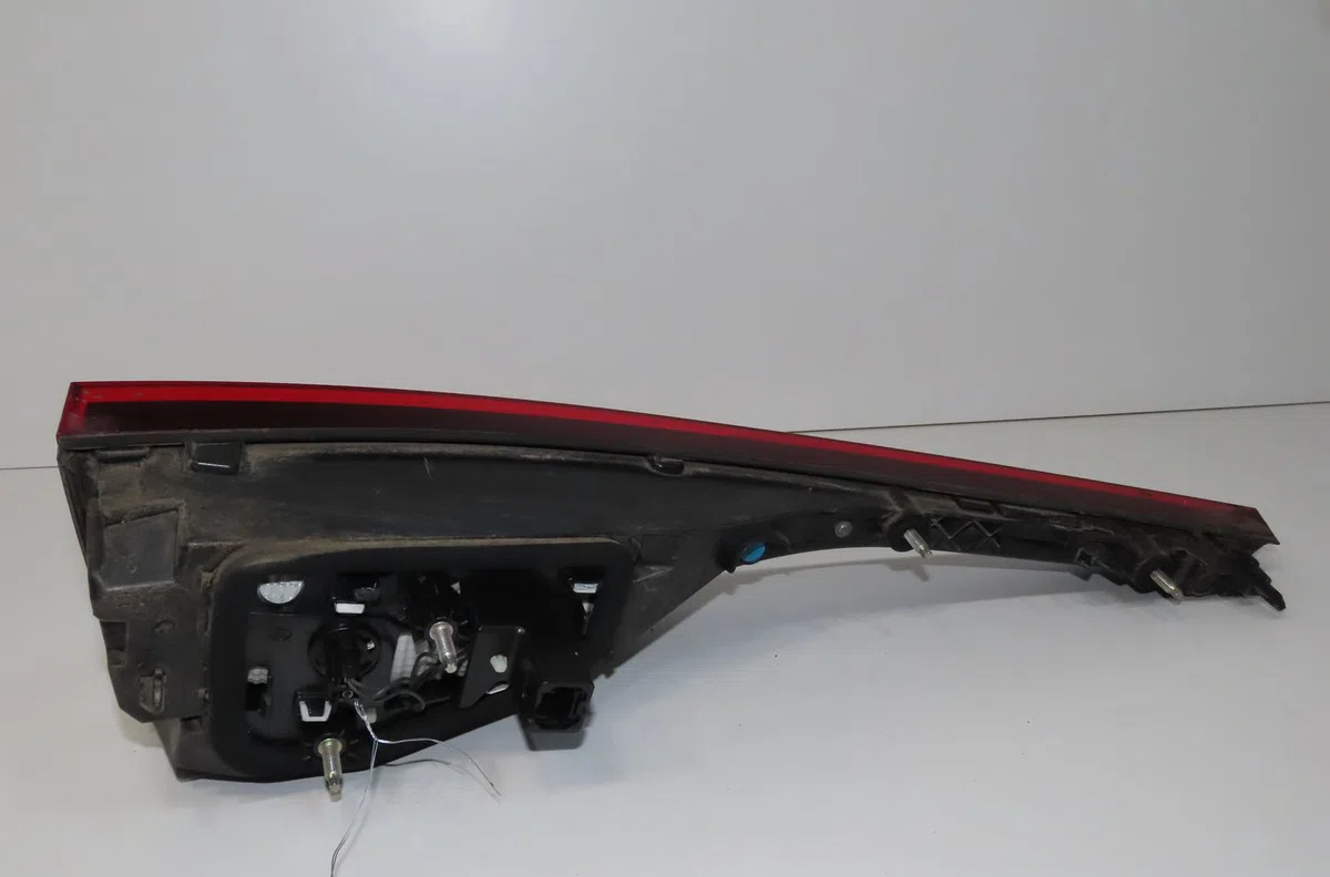 Feu arrière intérieur droit Renault MEGANE IV 3-5 portes (B9A-M-N_) 1.5 dci 90 (b9a1) (2015) occasion