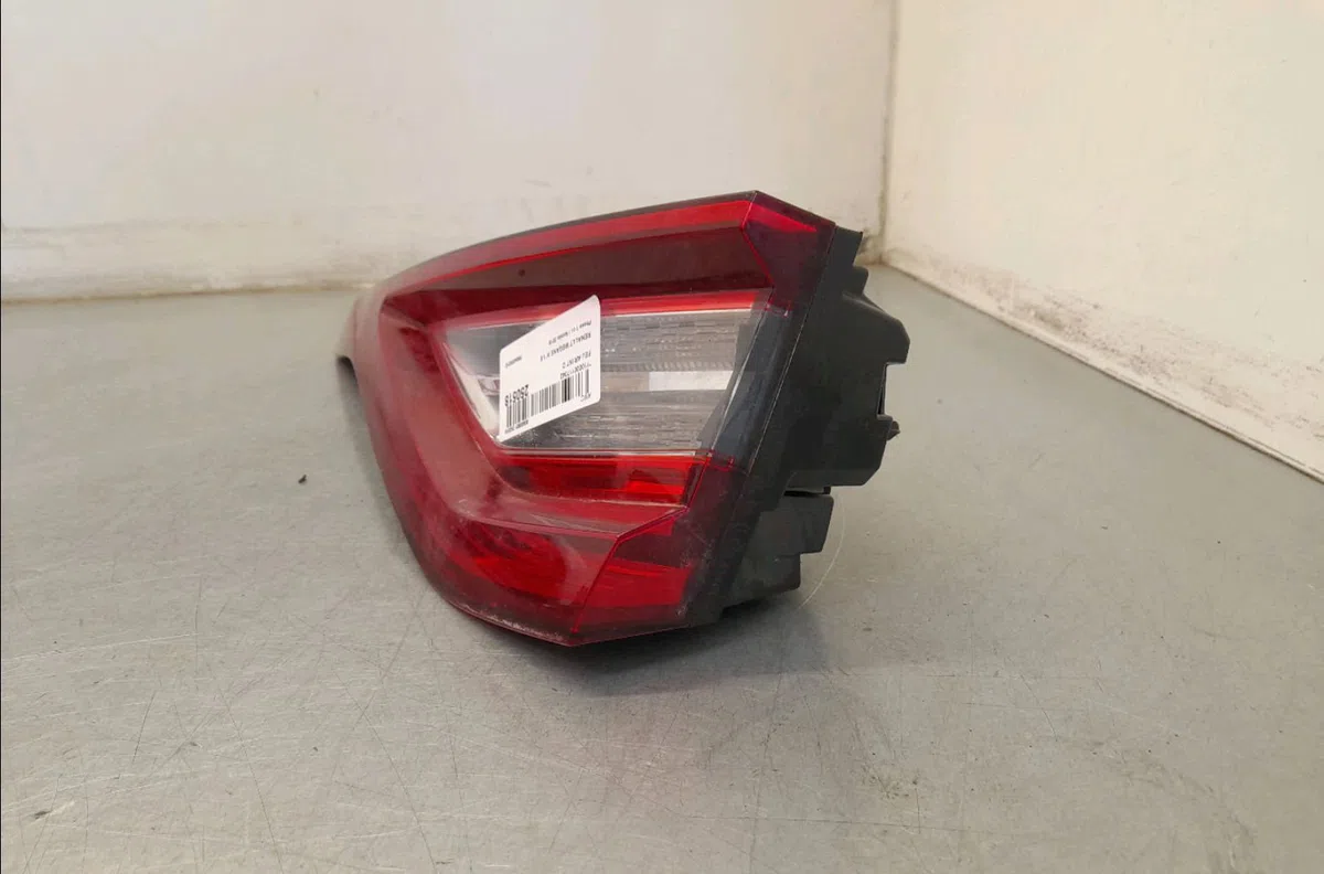 Feu arrière intérieur droit Renault MEGANE IV 3-5 portes (B9A-M-N_) 1.6 dci 130 (b9a4) (2015) occasion