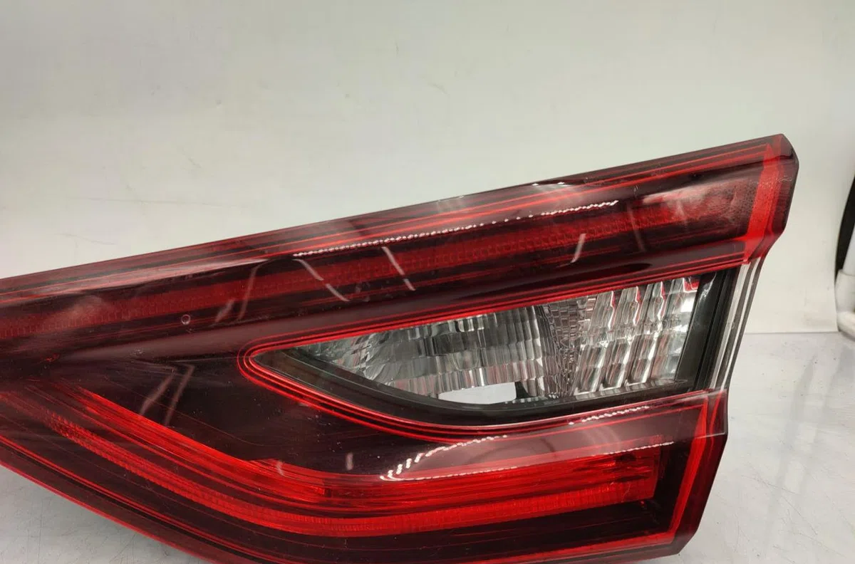 Feu arrière intérieur droit RENAULT TALISMAN occasion