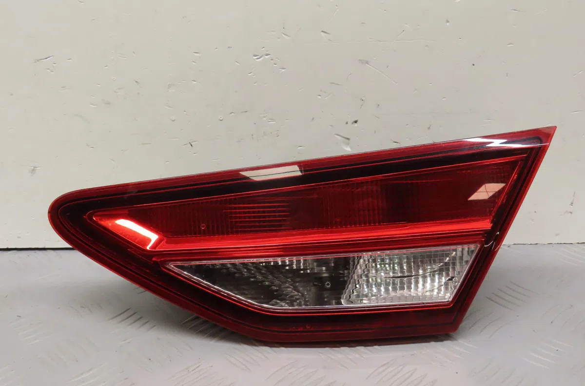 Feu arrière intérieur droit Seat LEON (5F1) 2.0 tdi (2012-2020) 5 portes occasion