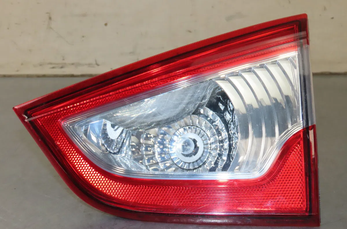 Feu arrière intérieur droit Suzuki SX4 S-CROSS (JY) 1.6 ddis allgrip (akk 416d) (2013) occasion
