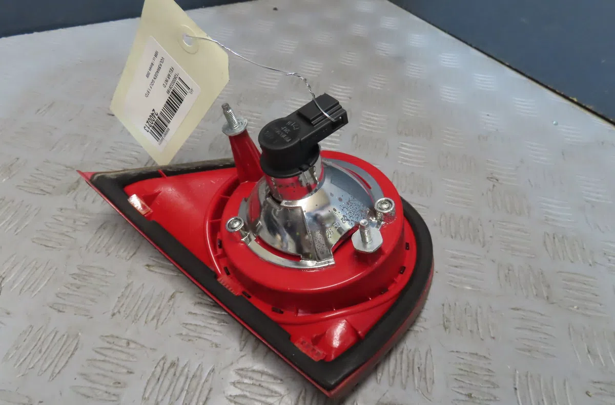 Feu arrière intérieur droit VOLKSWAGEN GOLF 2008 occasion