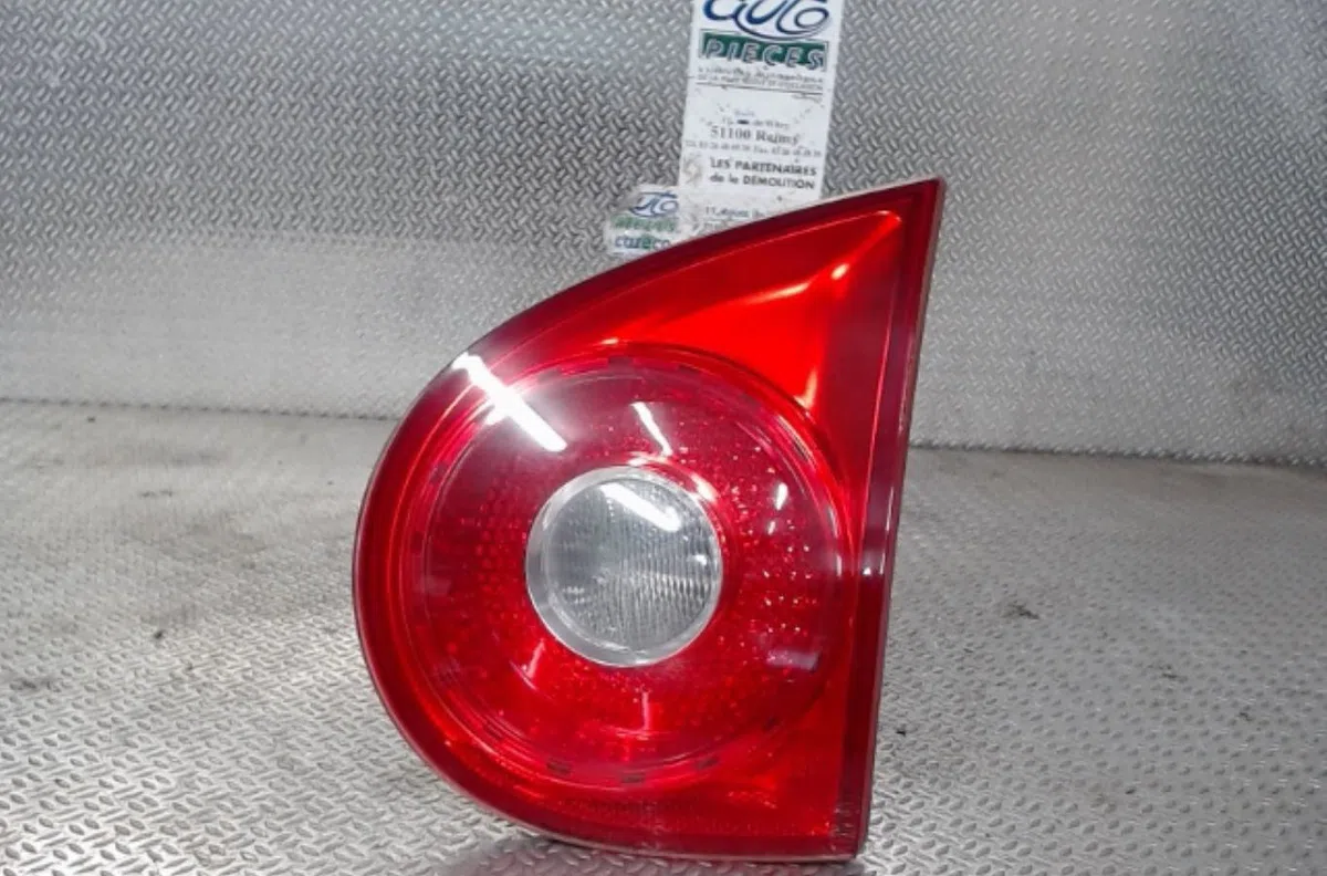 Feu arrière intérieur droit VOLKSWAGEN GOLF 5  GOLF 5 occasion